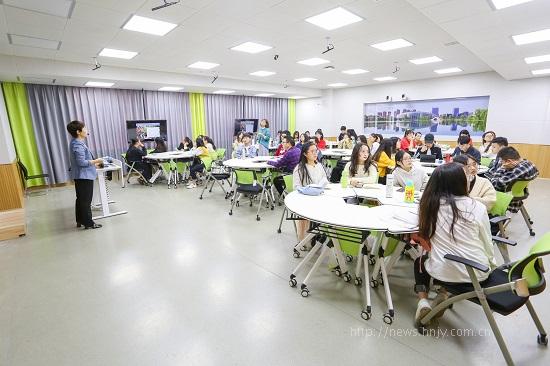 mk体育(MKsports集团)股份公司,师生正开展智慧教学.jpg mk体育(MKsports集团)股份公司,师生正开展智慧教学.jpg